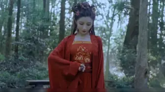 Descargar video: 女人被外星人附身控制身体