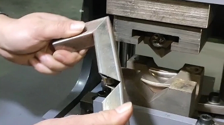 方管切90度折角设备模具
