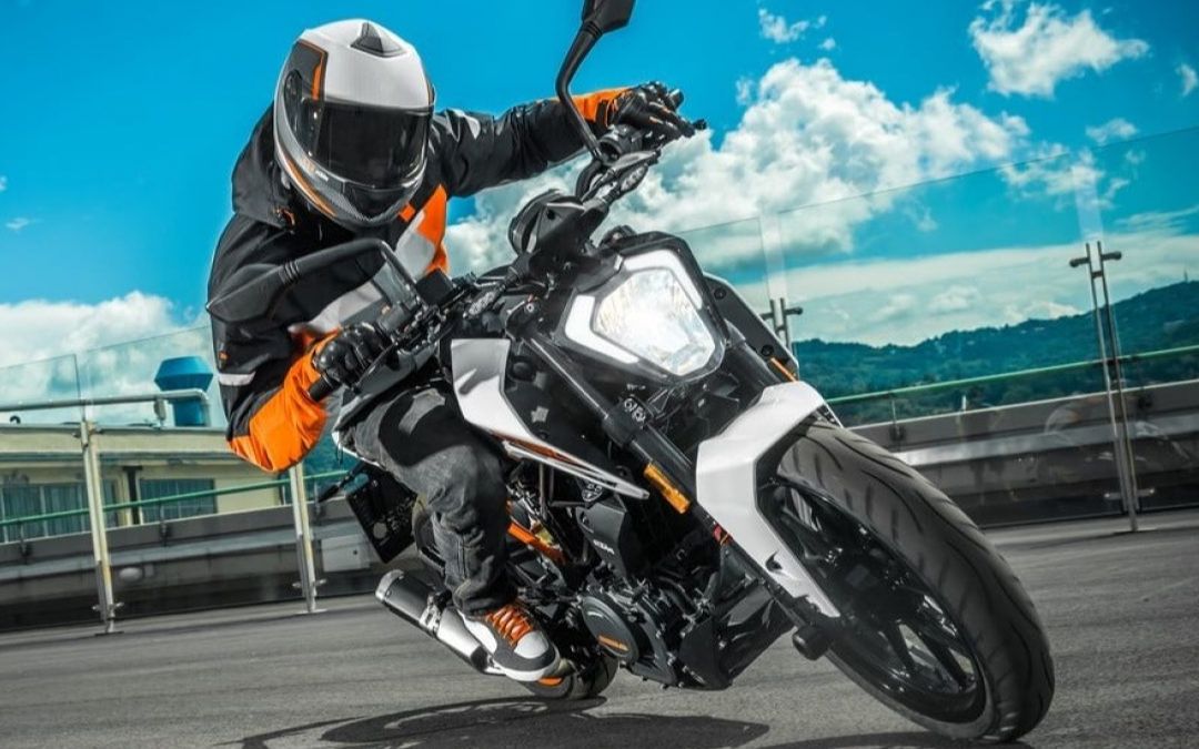 当你以貌取人的时候别忘了问问爹是谁这台duke250性能一点都不奶