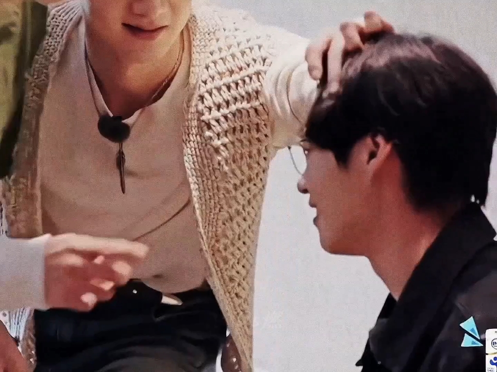 山花cp甜蜜白敬亭魏大勋