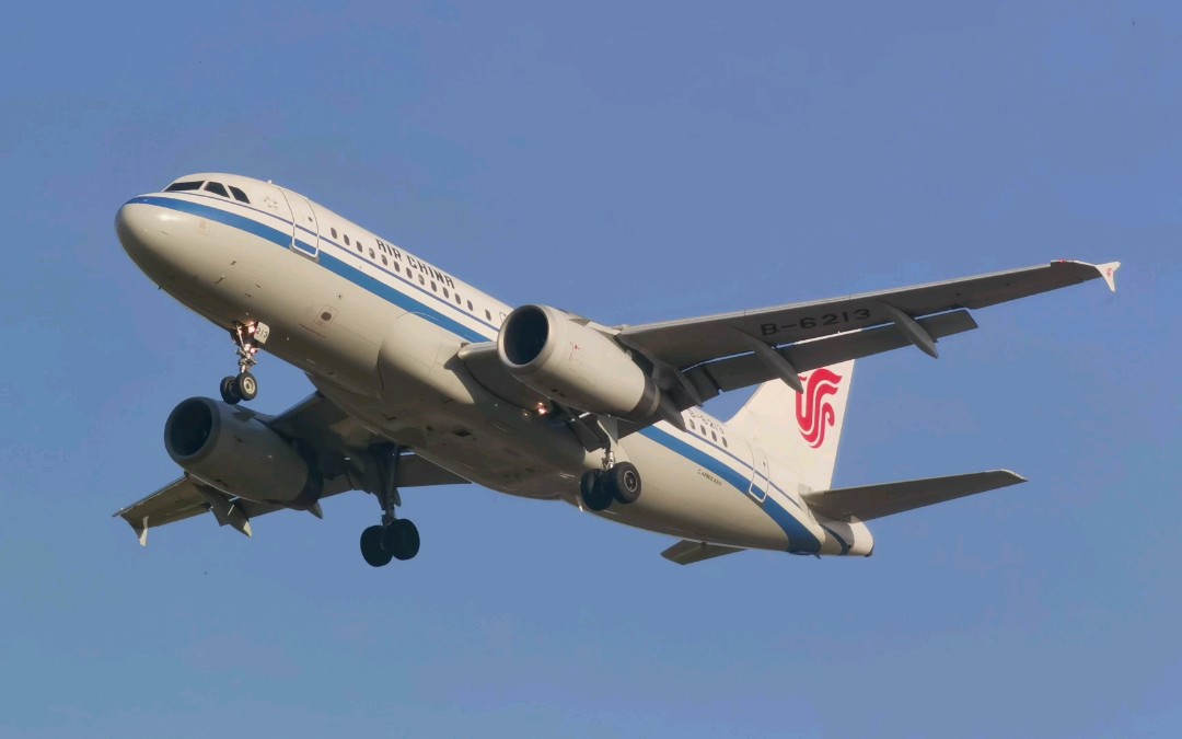 机龄15.4年的国航a319降落首都机场