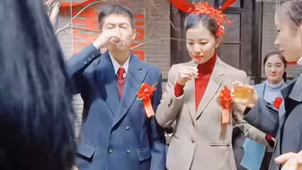 女人是个同性恋，为了不被人说闲话居然找了一个男同性恋结婚。