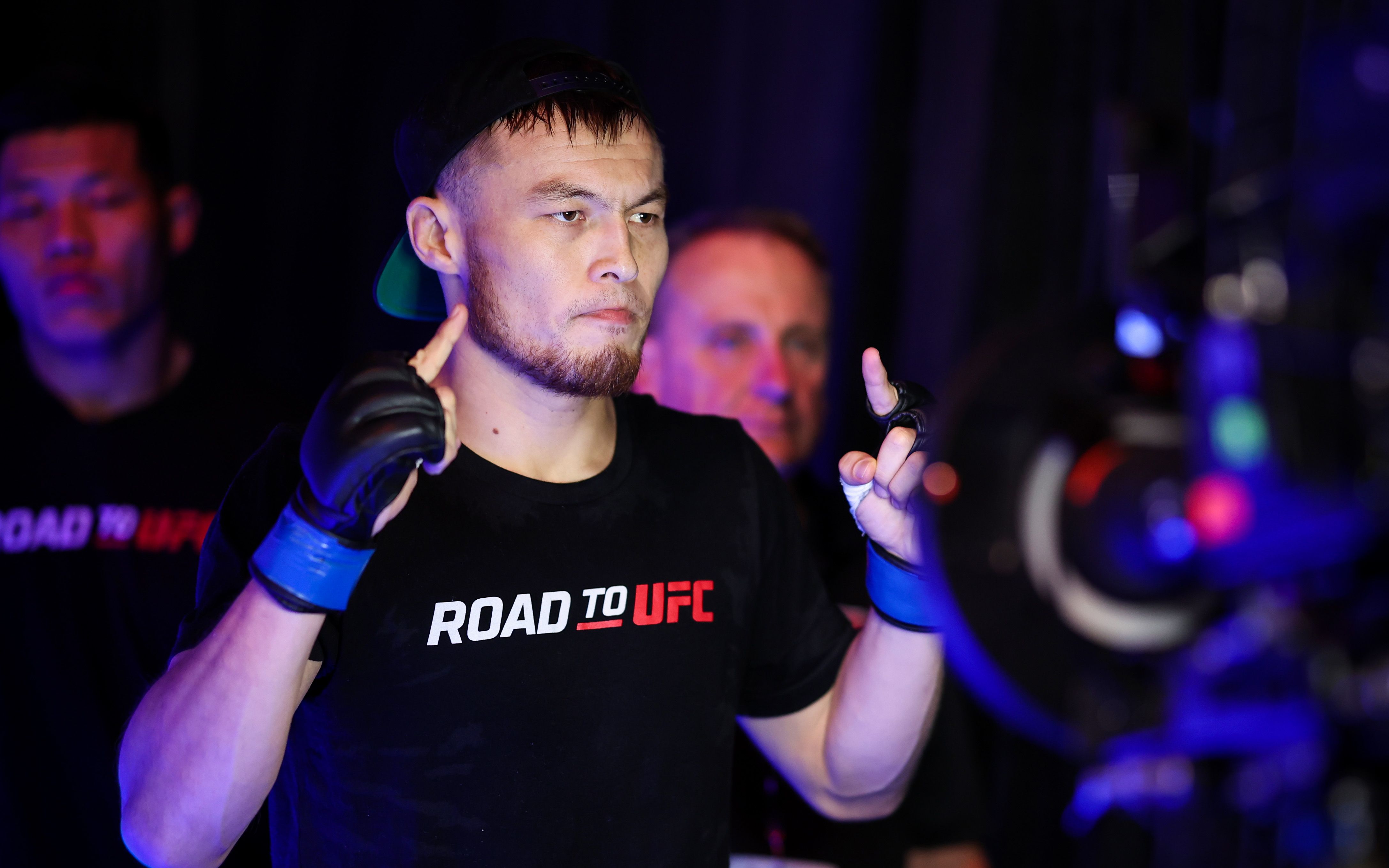 【ufc精英之路】入阵时刻:李景亮跟着巴哈特出场