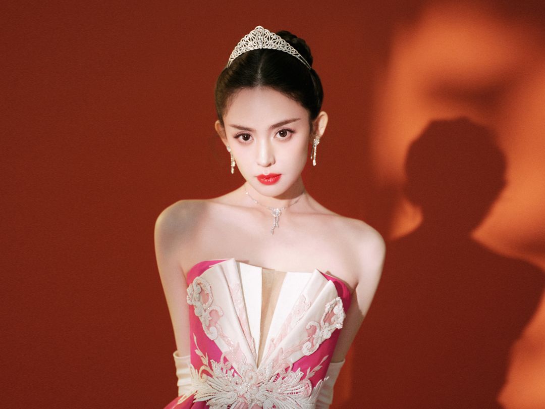 古力娜扎女神降临,颜值身材令人窒息