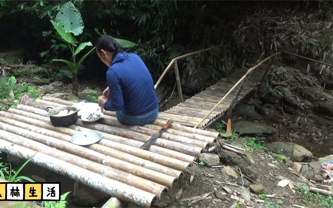 大姐国庆假期,独自一人在野外体验丛林生活