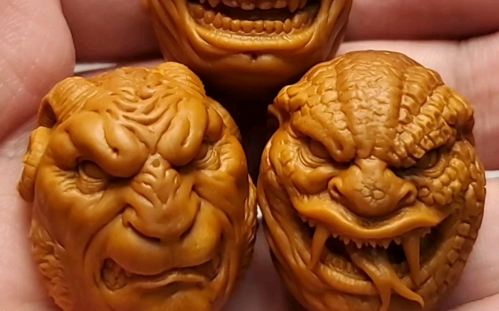 山鬼核雕,山鬼恶僧佛爷系列之生肖蛇,羊和六目佛爷#山鬼核雕 #山鬼恶