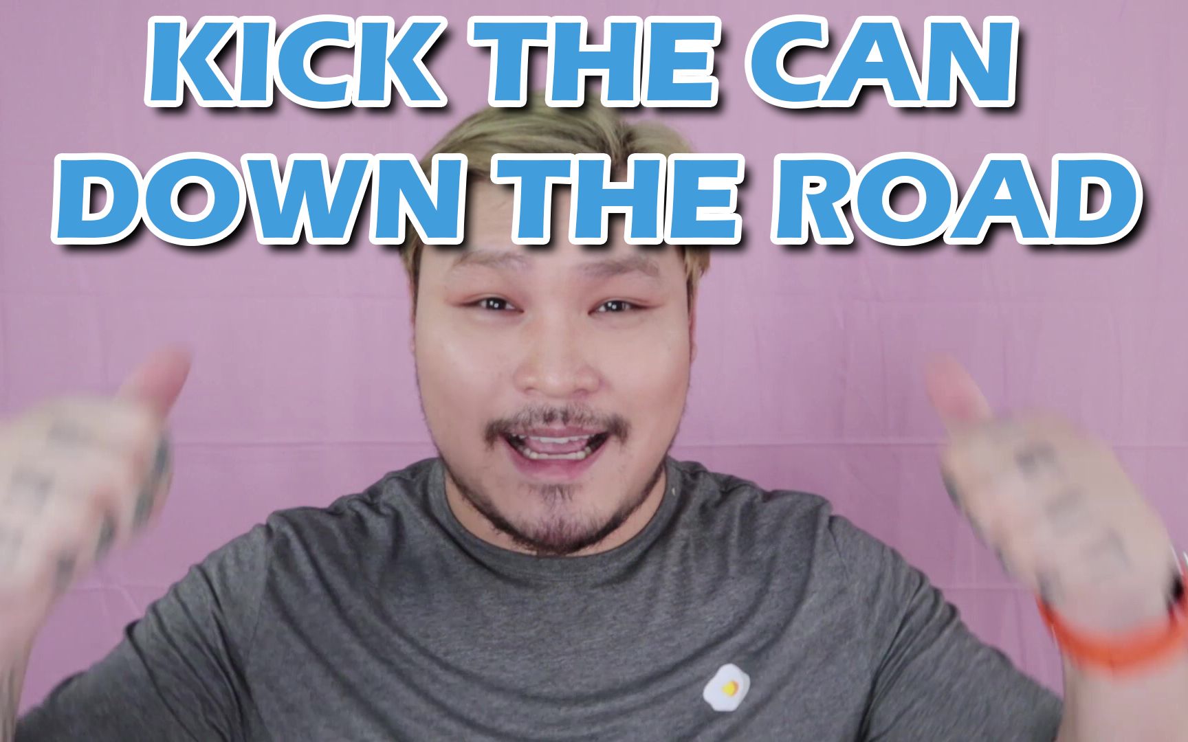 【Kiara】kick the can down the road 为什么要把易拉罐踢到路边?【地道表达】哔哩哔哩bilibili