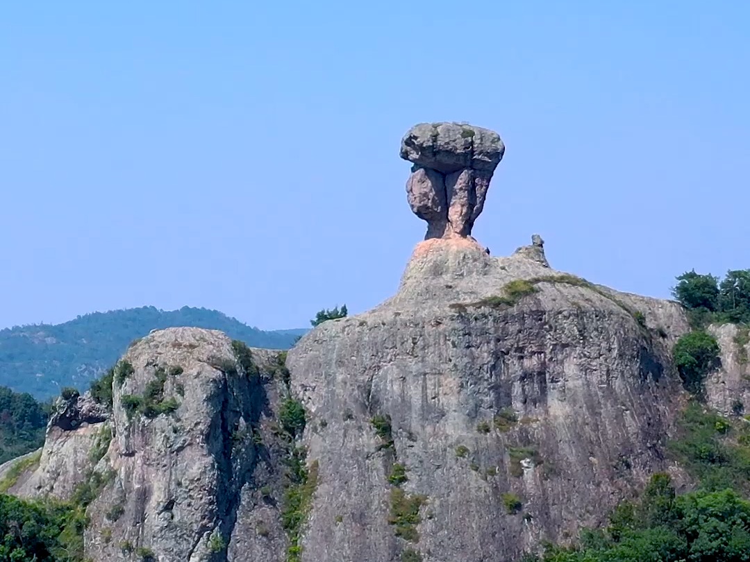 许银炜:温岭五龙山上石夫人,高数十丈,相传有一个爱情神话故事