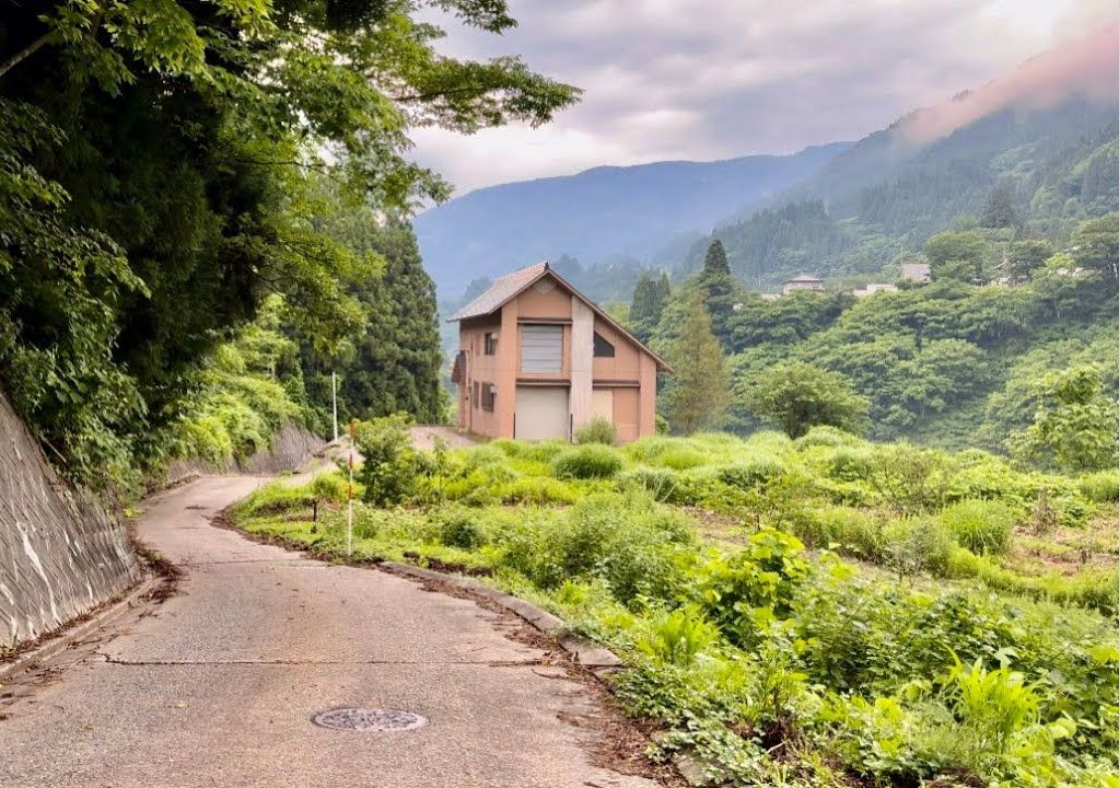 日本大山里面的乡村,好漂亮的日本农村,漫步在优美环境的日本乡村里面!哔哩哔哩bilibili