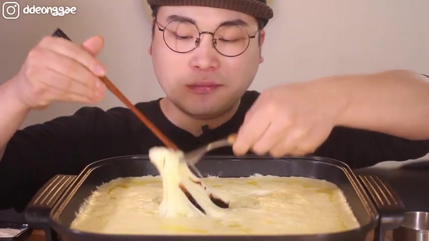 [图]【Ddeonggae吃播】马苏里拉芝士social eating Mukbang(Eating Show)171129