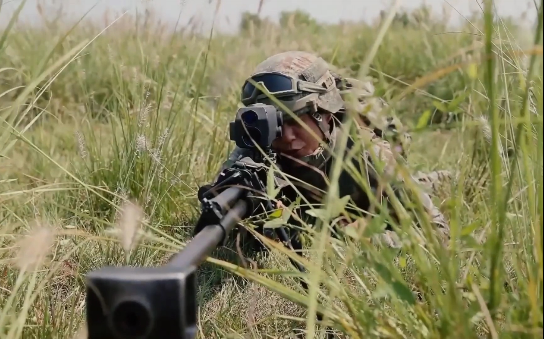 星空迷彩服加持的解放军精锐部队