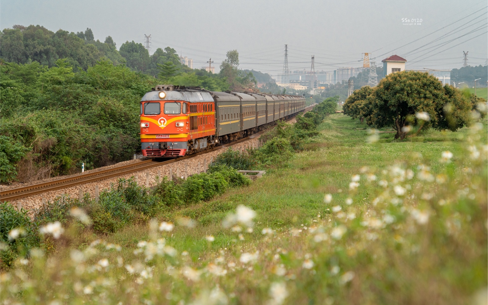 (广茂铁路)df4b2236牵引k1205次通过北江大堤区间