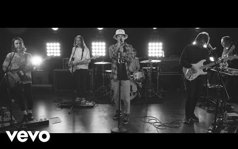 [图]【The Neighbourhood】Sweater Weather (Live)