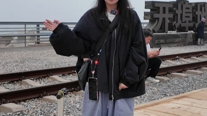 爱尔威电动行李箱 从明星到普通旅客，都在解锁旅行出行新方式，618活动中，快来看看吧！电动行李箱 爱尔威 可骑行的行李箱