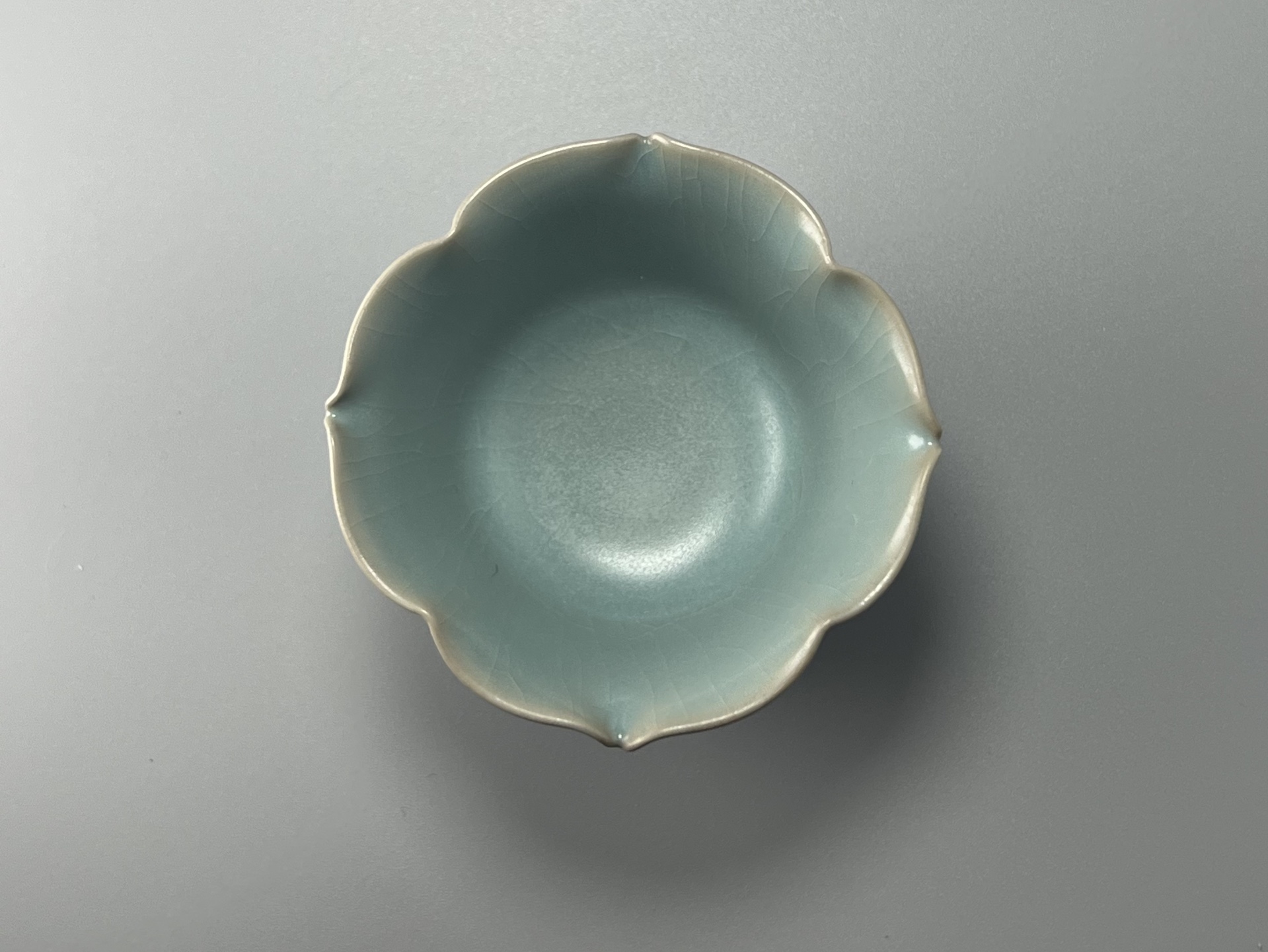 汝瓷纯手工花口杯制作