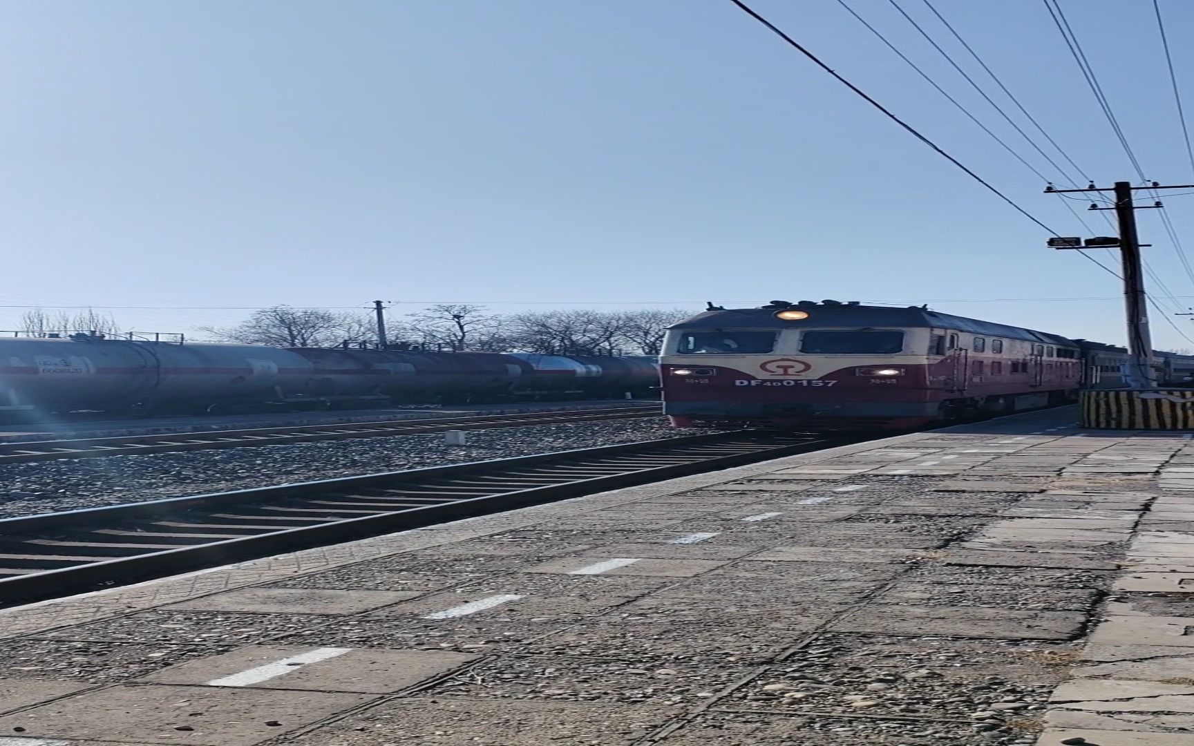 6438次列车大灰厂进站