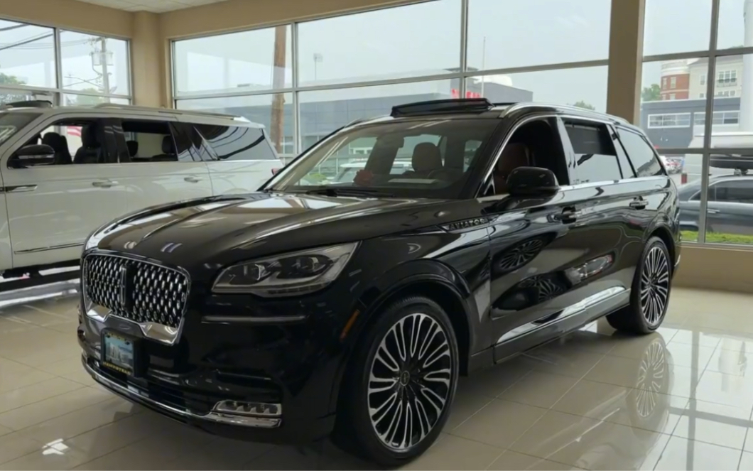 2023款林肯飞行家,匹配3.0升插电式混合动力和10at变速箱