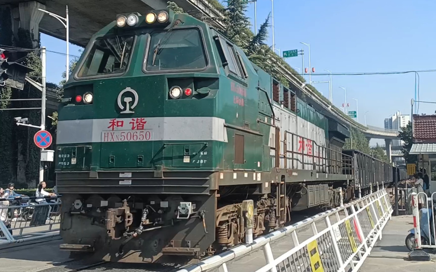 【宁芜铁路】hxn5牵引货列通过土城头道口