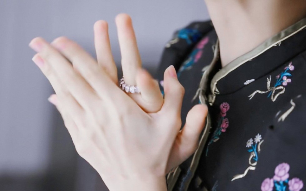 【lisa】今日份过于干净软糯的莎莎 这简直是手控党的天堂啊_哔哩哔哩