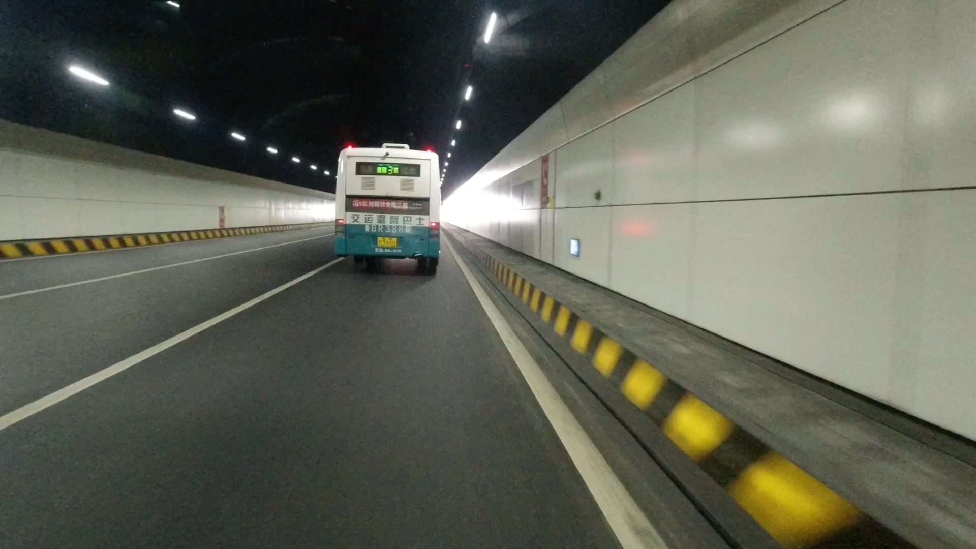 青岛公交 隧道6路 通过胶州湾海底隧道部分