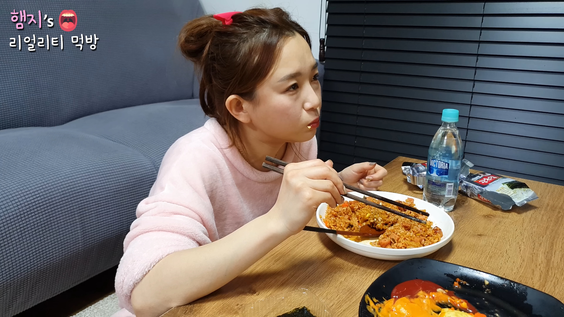 【韩国吃播hamzy】2019.12.28更新 辣白菜炒饭,飞鱼子芝士鸡蛋卷