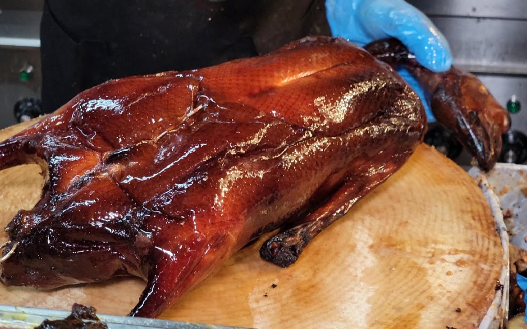 香港美食太极师傅又斩陈皮烧鹅连烧腩仔都爆烟妙龄烧鹅八年陈皮肥美