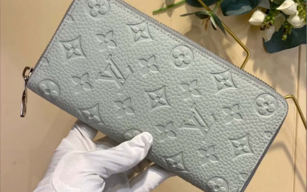 说一下高仿lv路易威登m82597 这款男士大号 zippy vertical 钱包由