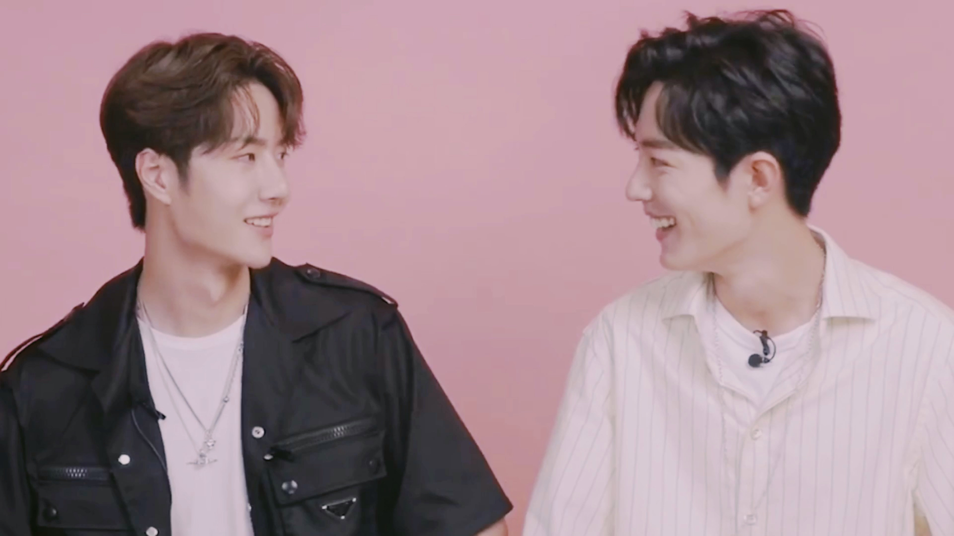 仅仅一个采访就那么多～啊哈