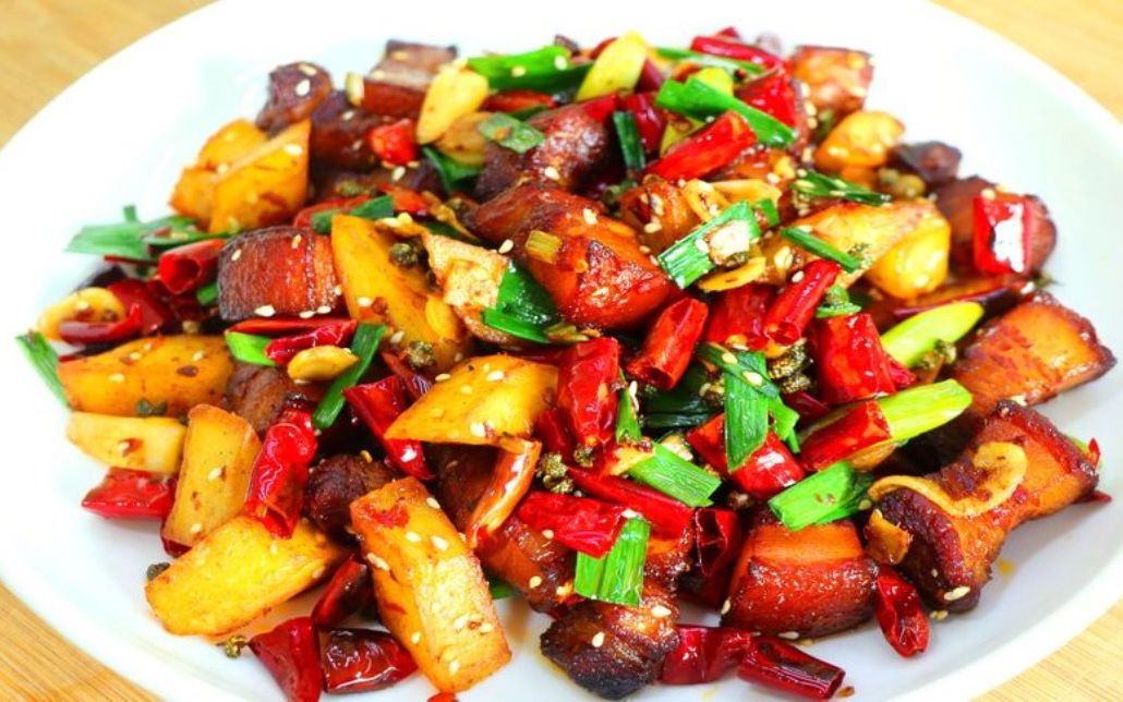 活动  大厨教你香辣红烧肉做法,表皮酥香里面软烂化渣,比传统的更好吃