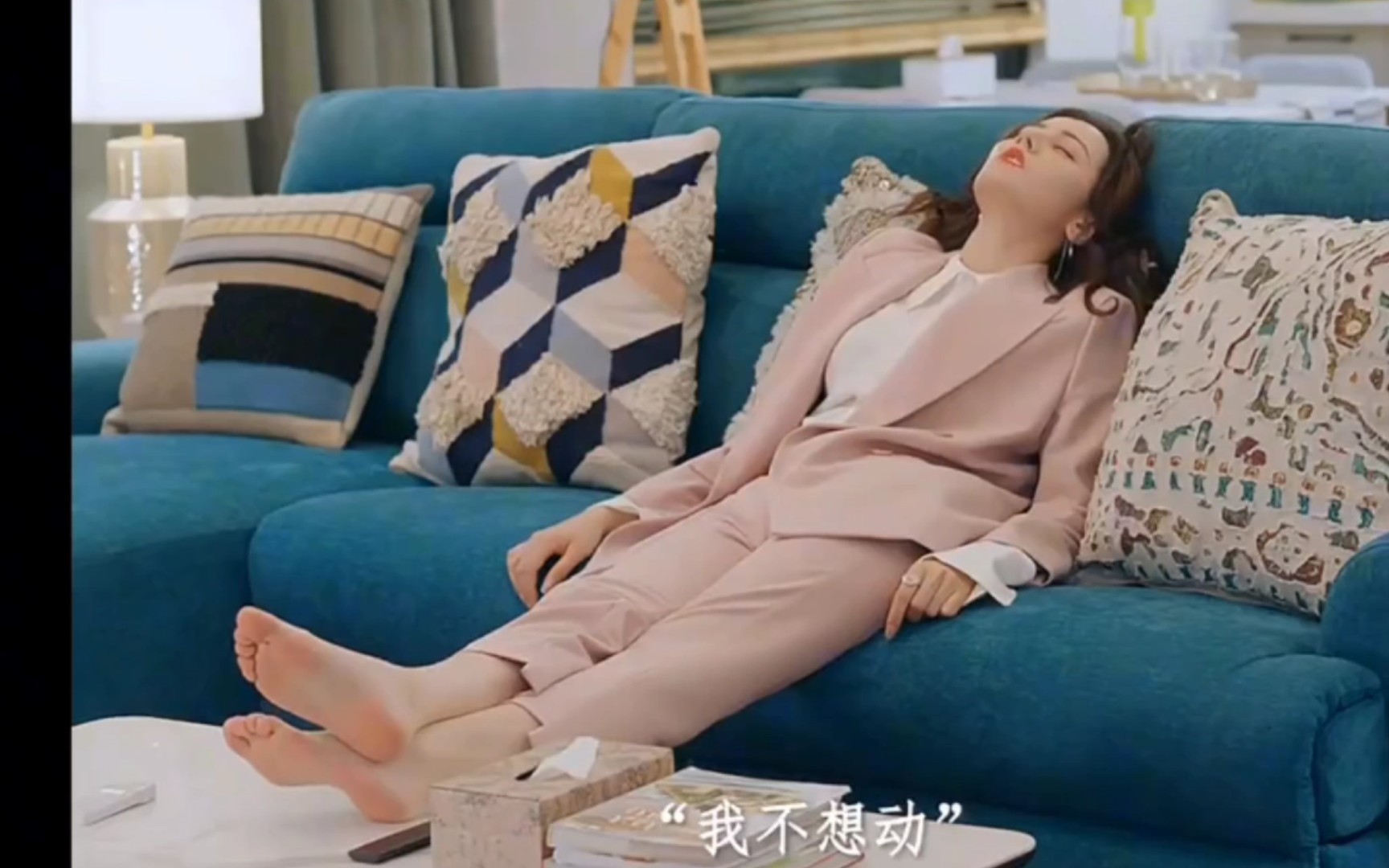 迪丽热巴影视剧光脚片段