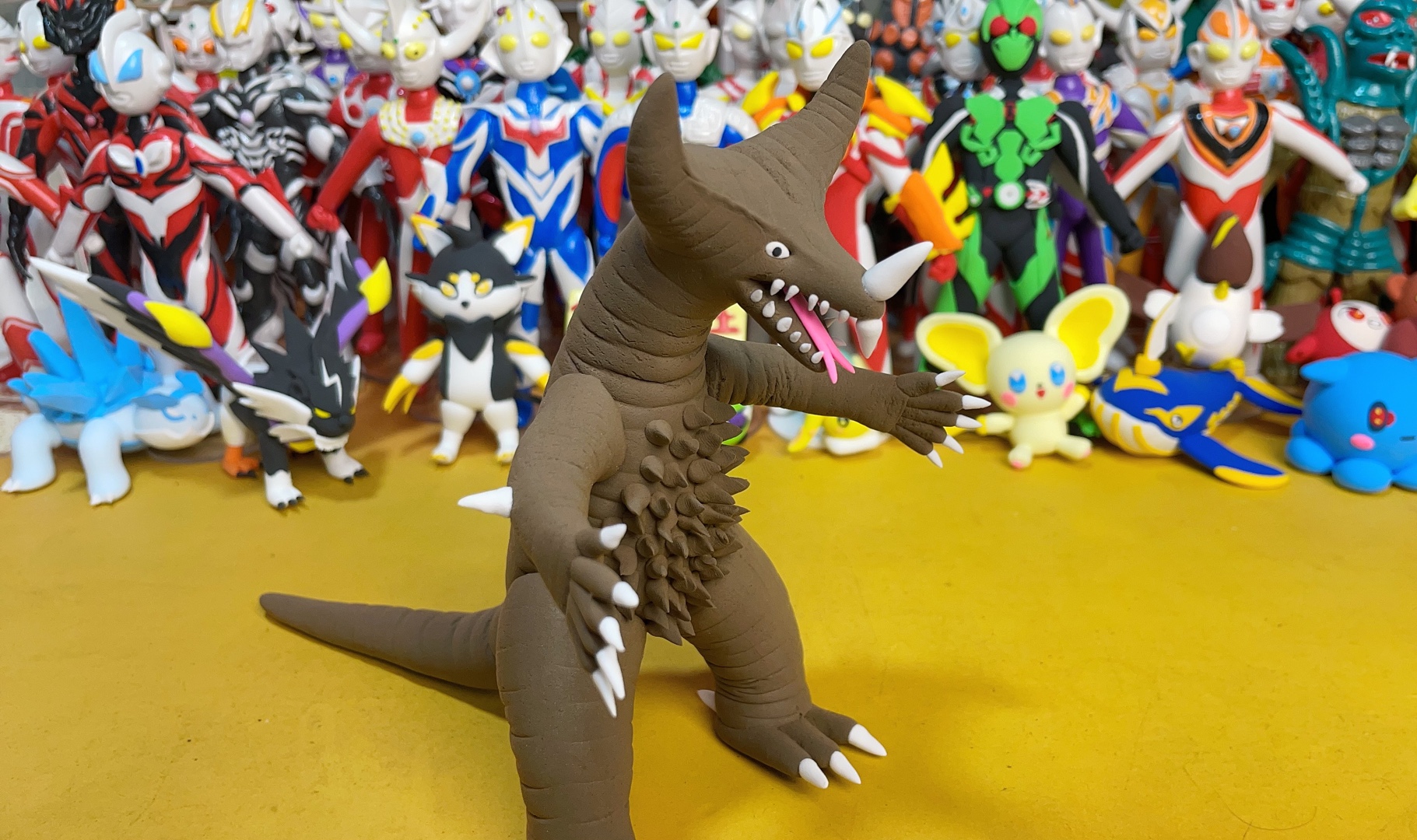 奥特曼还没出手就被摔死的怪兽三代哥莫拉