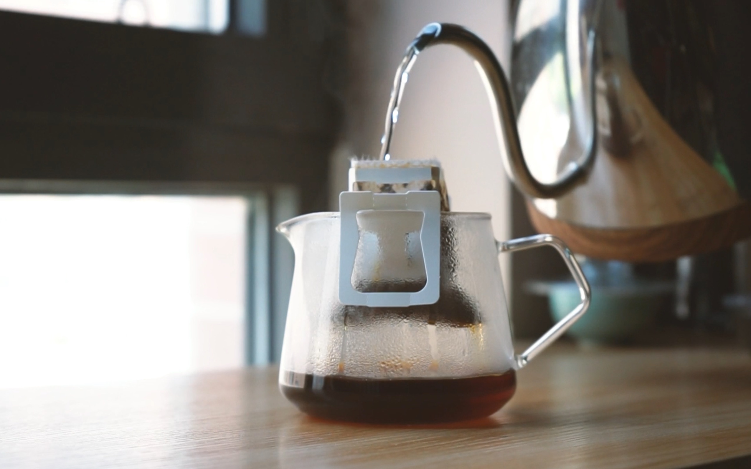 两个超简单的挂耳咖啡冲泡小技巧,在办公室优雅喝咖啡!