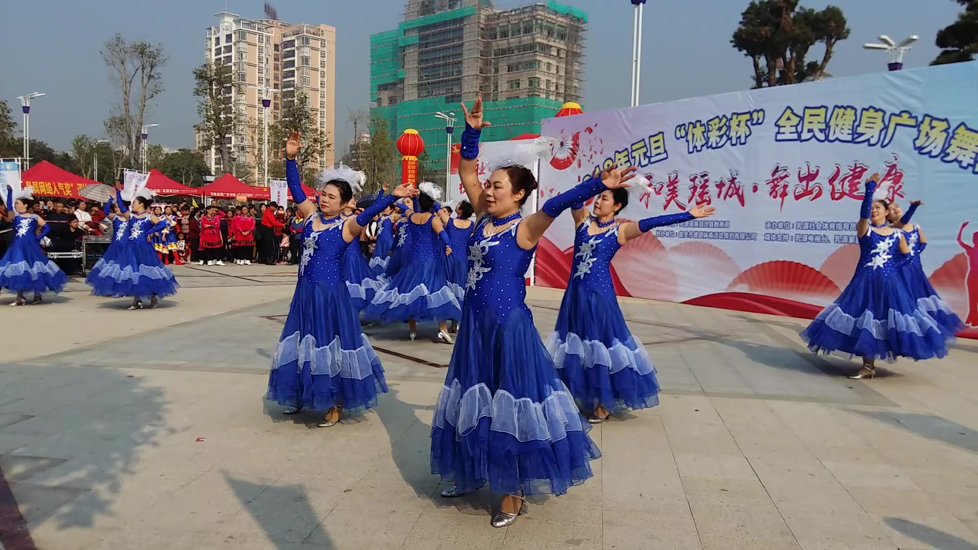 [图]全民健身广场舞比赛《爱在瑶乡里飞扬-广场舞》超动感好听DJ舞曲 新歌快递 网络流行歌曲 车载dj舞曲 纯音乐 新春贺岁歌曲