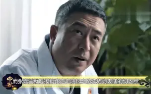 Video herunterladen: 在一起：张嘉益用细节还原张定宇，连背影都是戏，导演哭着拍完