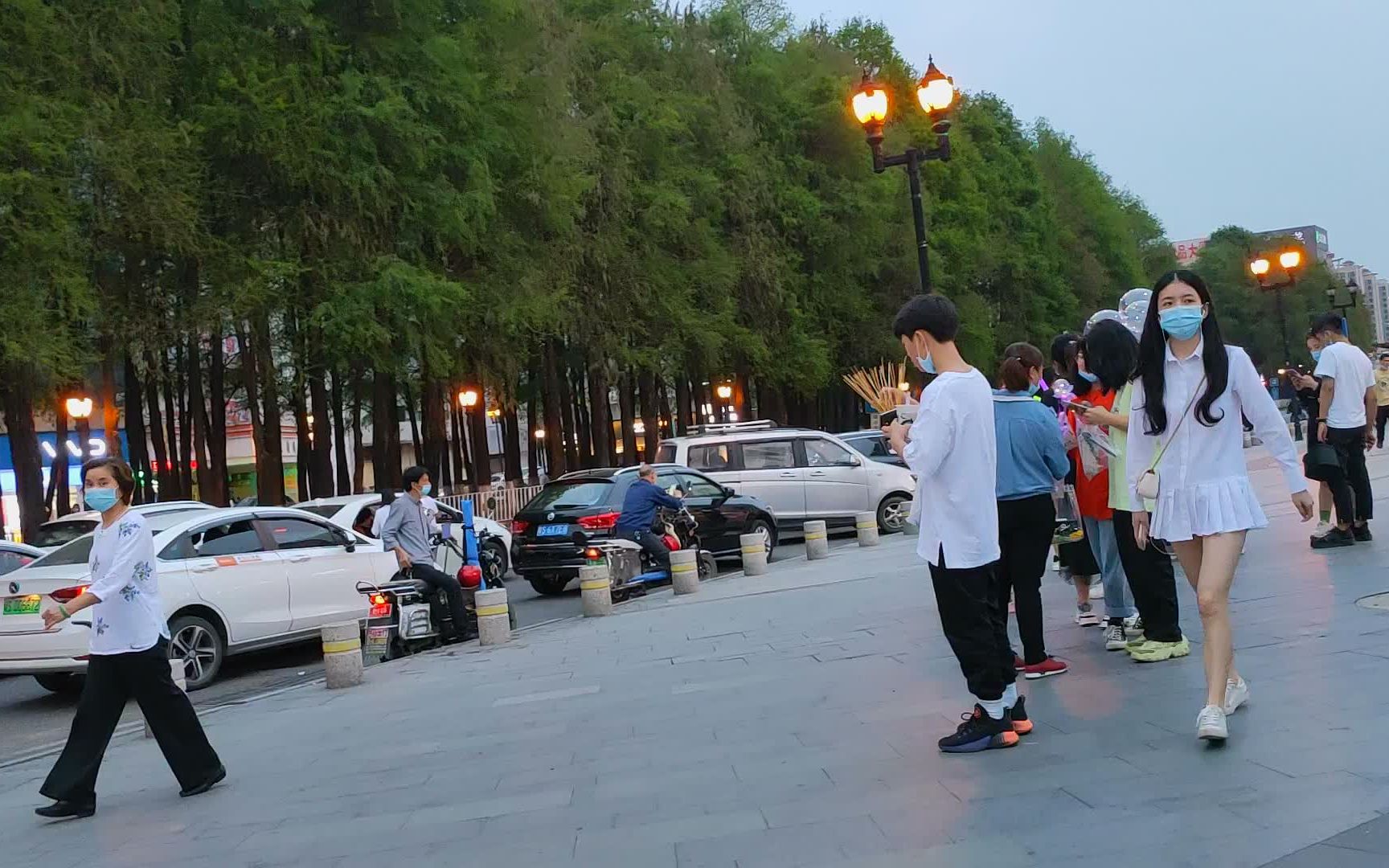 实拍东莞长青路,这是长安镇最热闹的地方,这里美女太多了