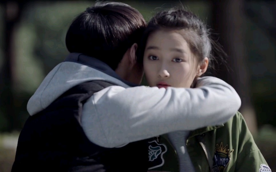 谭松韵/关晓彤/张艺兴——看着关晓彤和张艺兴暧昧,谭松韵吃醋了.