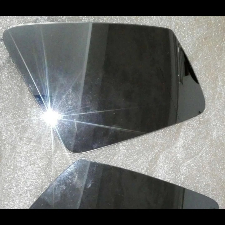 奔驰b180倒车镜片