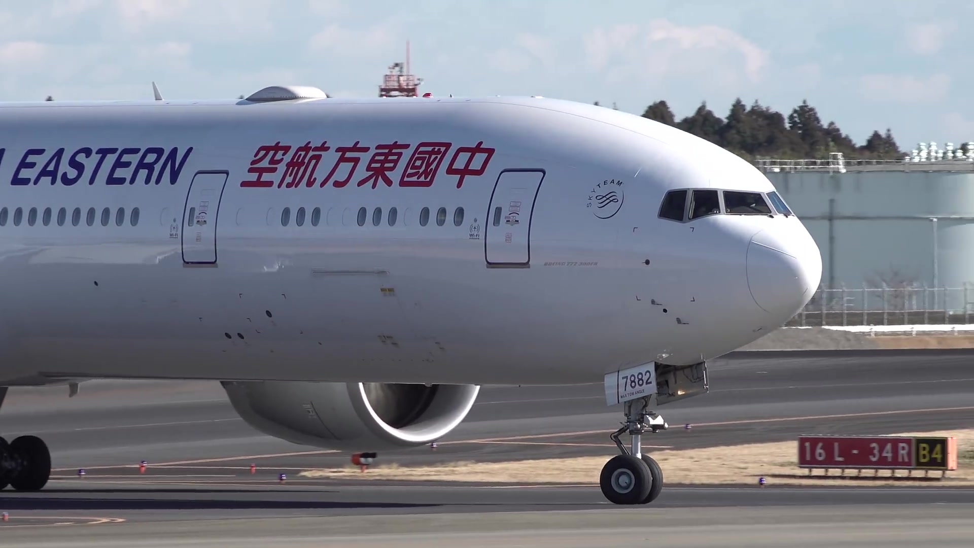 天氣狀態良好中國東方航空波音777300erb7882成田進場