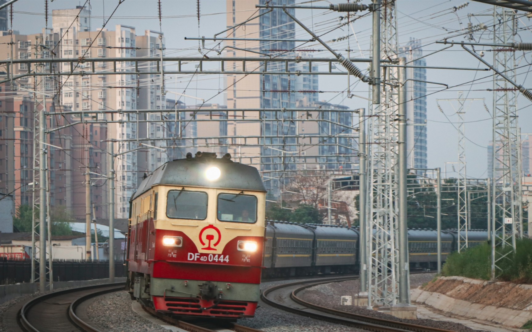 【清库存】西局西段df4d-0444牵引7005次(榆林——西安)通过杜家街