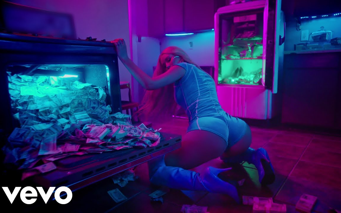 [图][1080p]Iggy Azalea 回归新单- Kream ft. Tyga