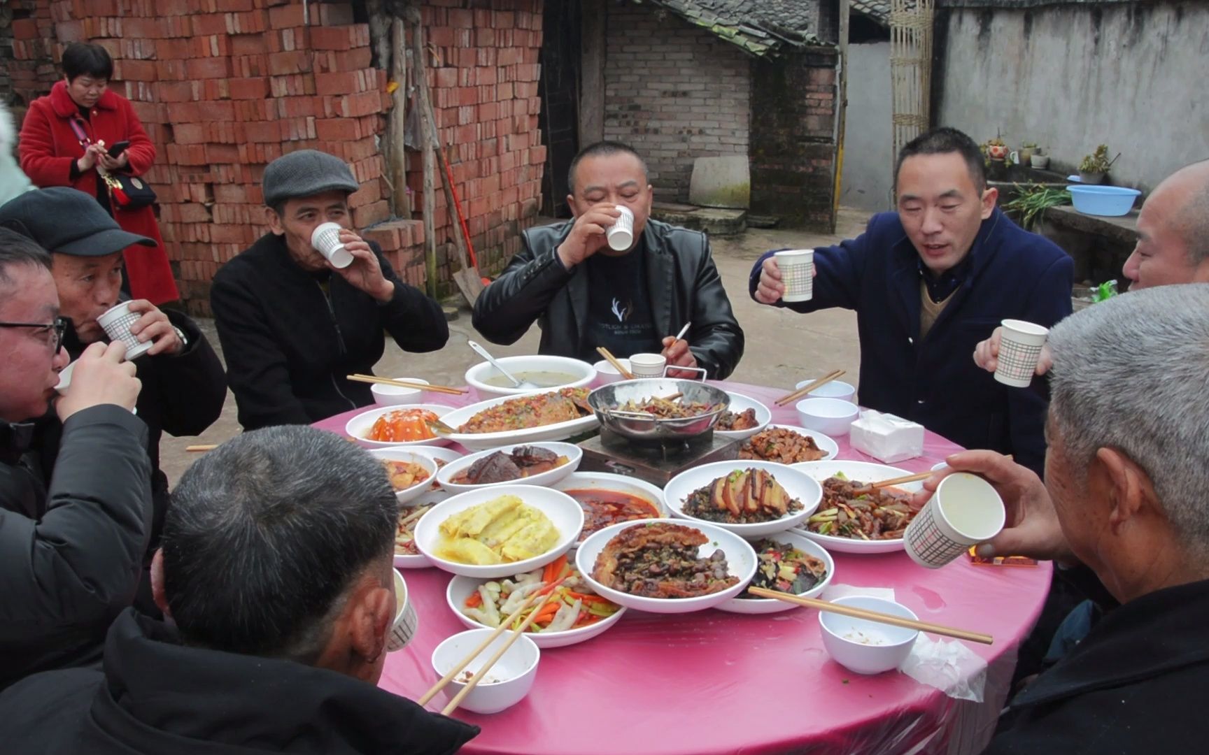 不到600元一桌的农村坝坝席,没想到也可以办得如此丰盛_哔哩哔哩_bili