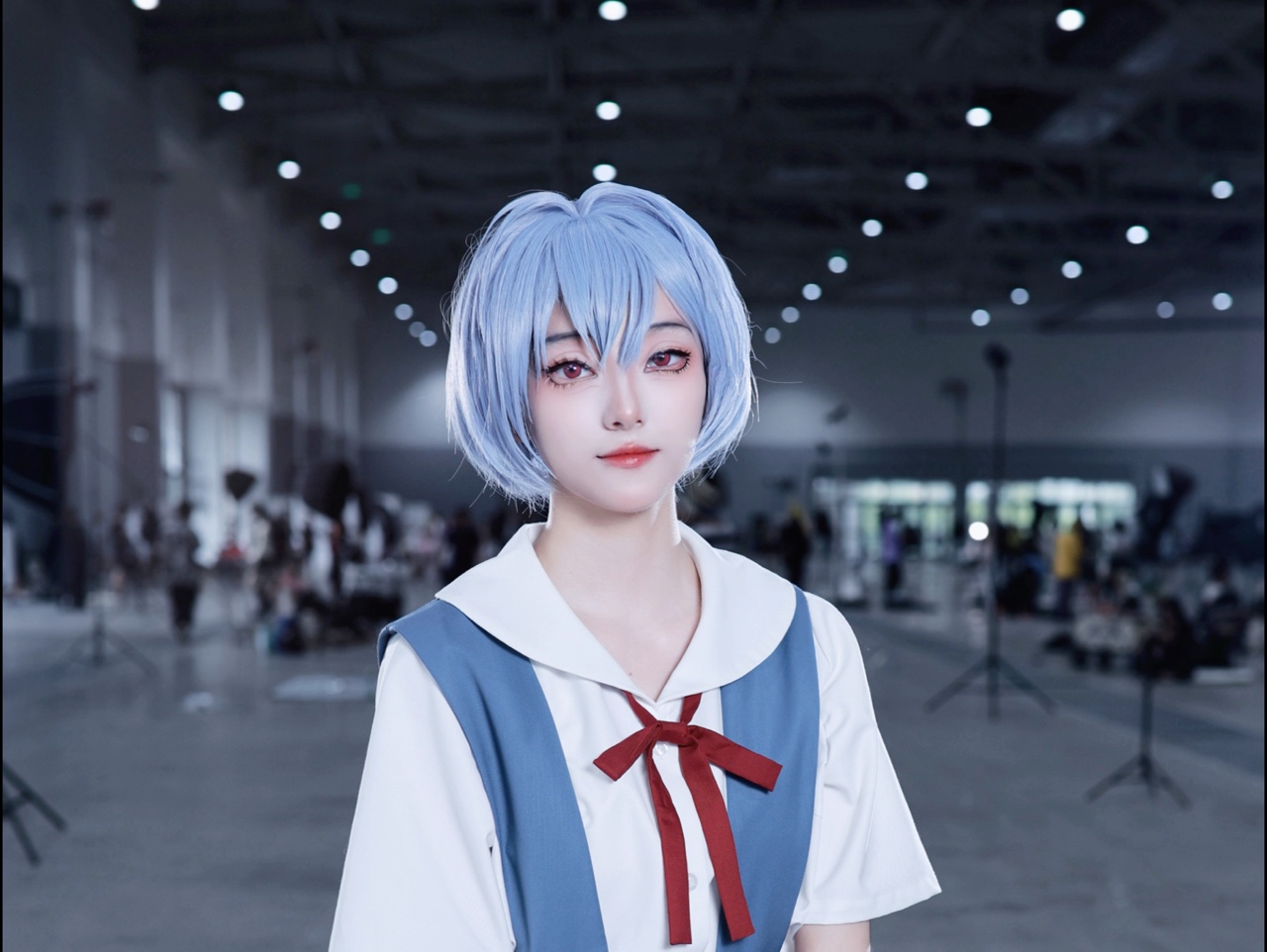 【14岁初中生cos初中生?/绫波丽场照】只要微笑就好了