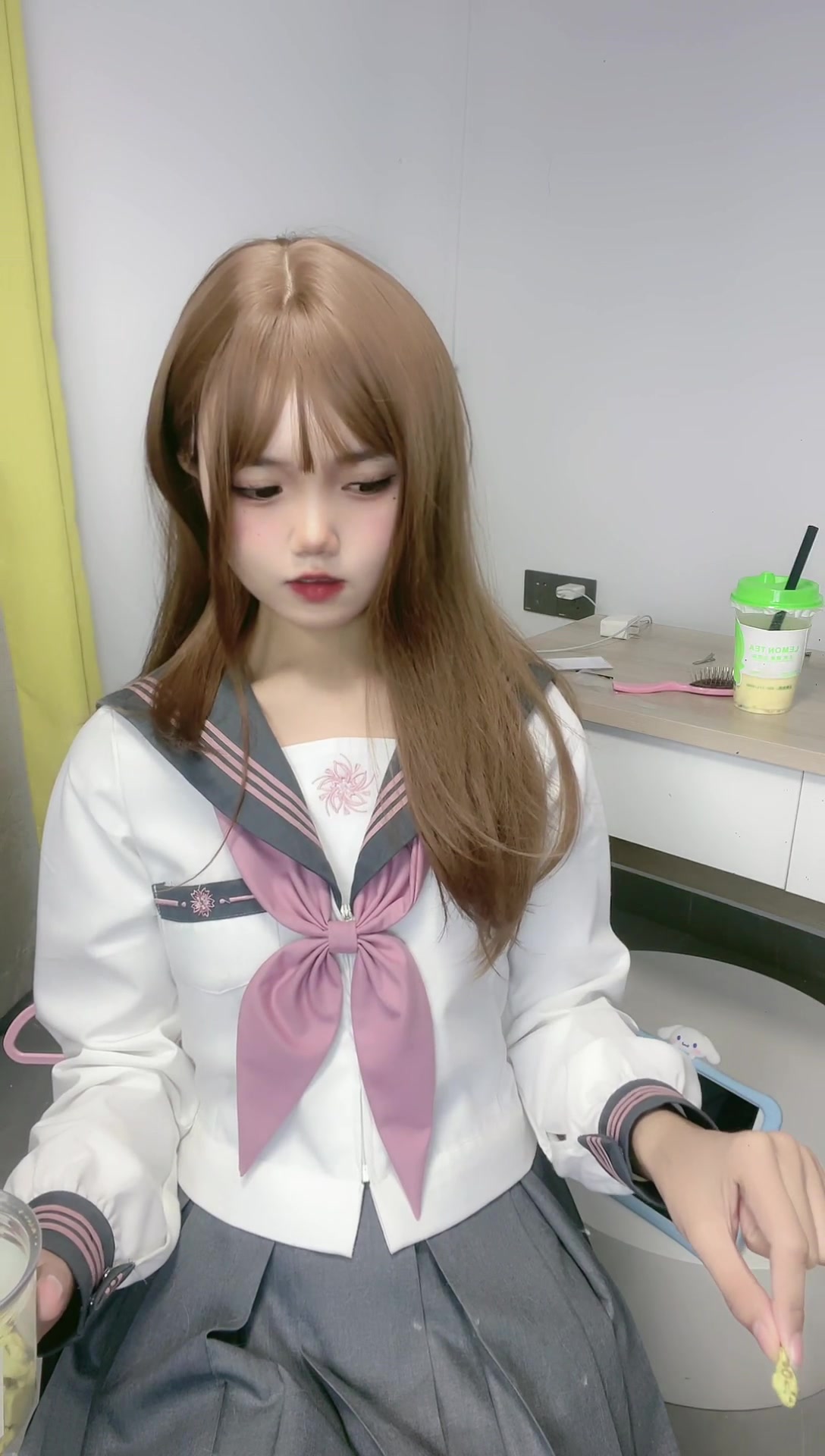 小透明kiss_230307_202430