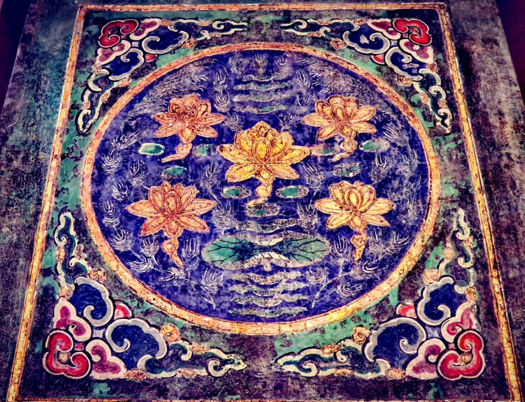 超级好看的莲花水草纹天花彩画