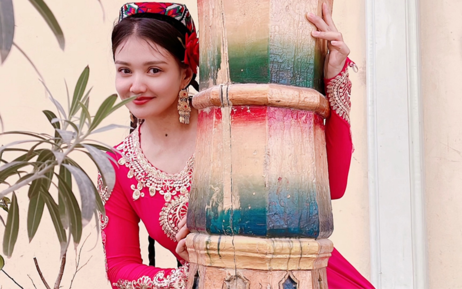 新疆维吾尔族小姐姐打卡签到