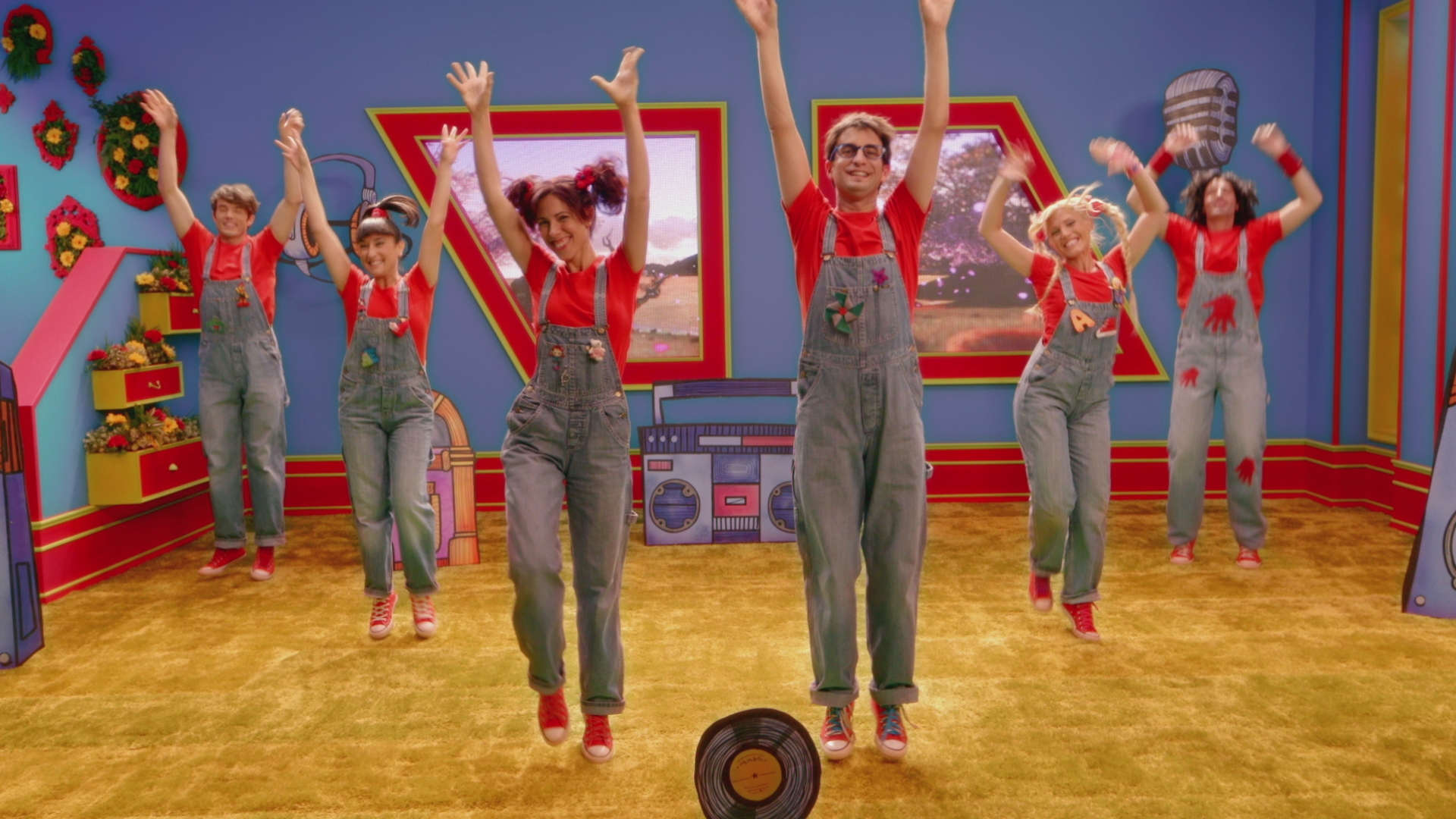 in english! lets dance (sing-along version) - cantajuego