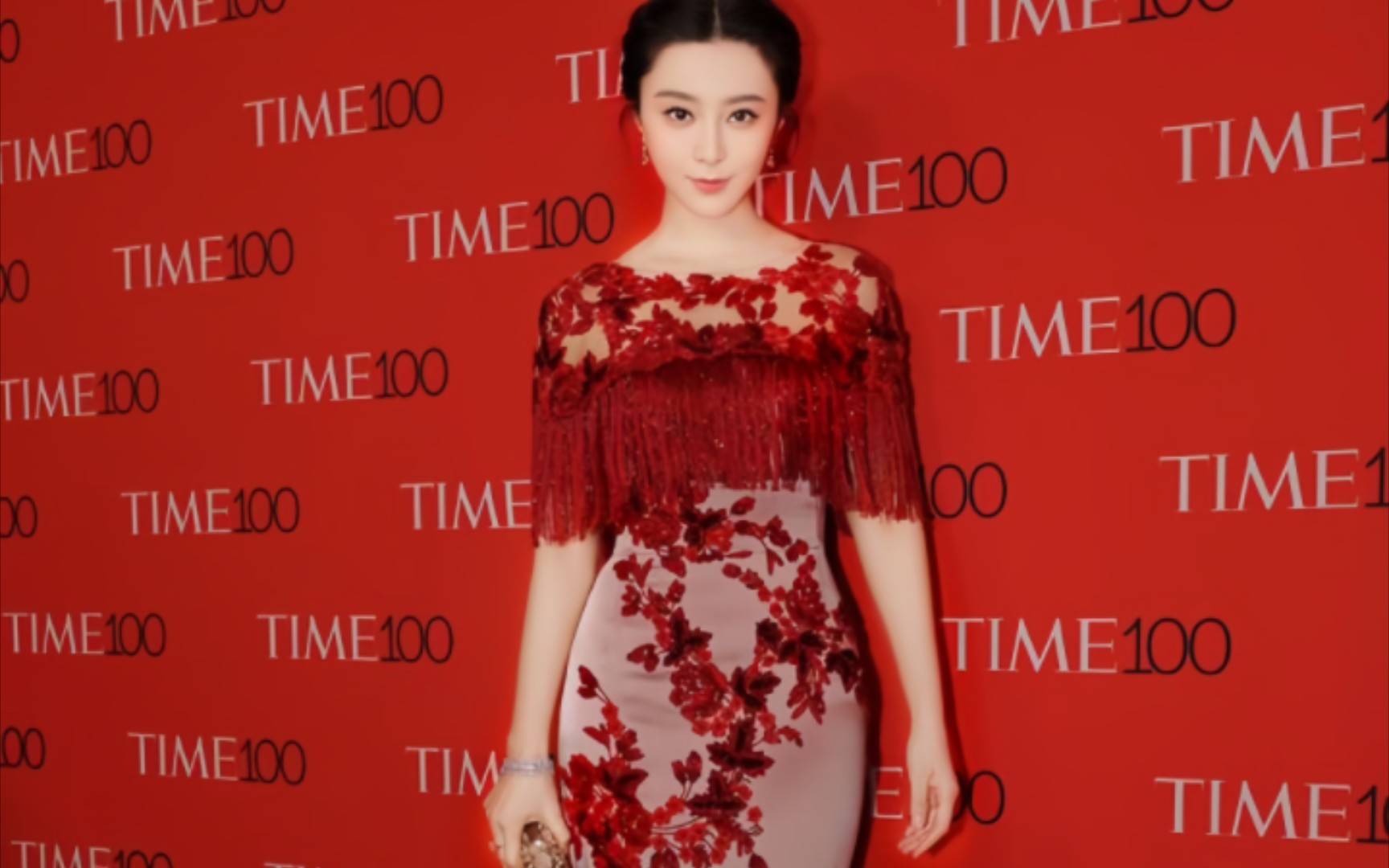 【范冰冰】红色刺绣礼服亮相时代周刊百人晚宴