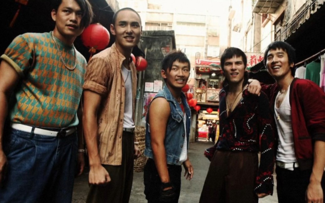 《艋舺》,因为一个鸡腿加入黑道,蚊子被几个小混混追打,踩到屎直接拍