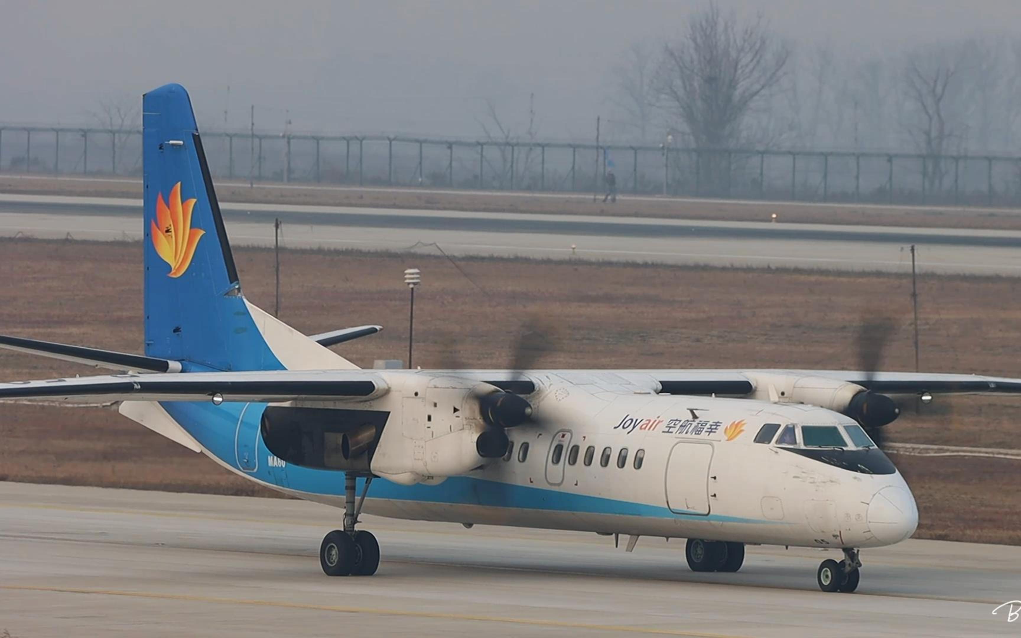原声幸福航空ma60烟台滑行