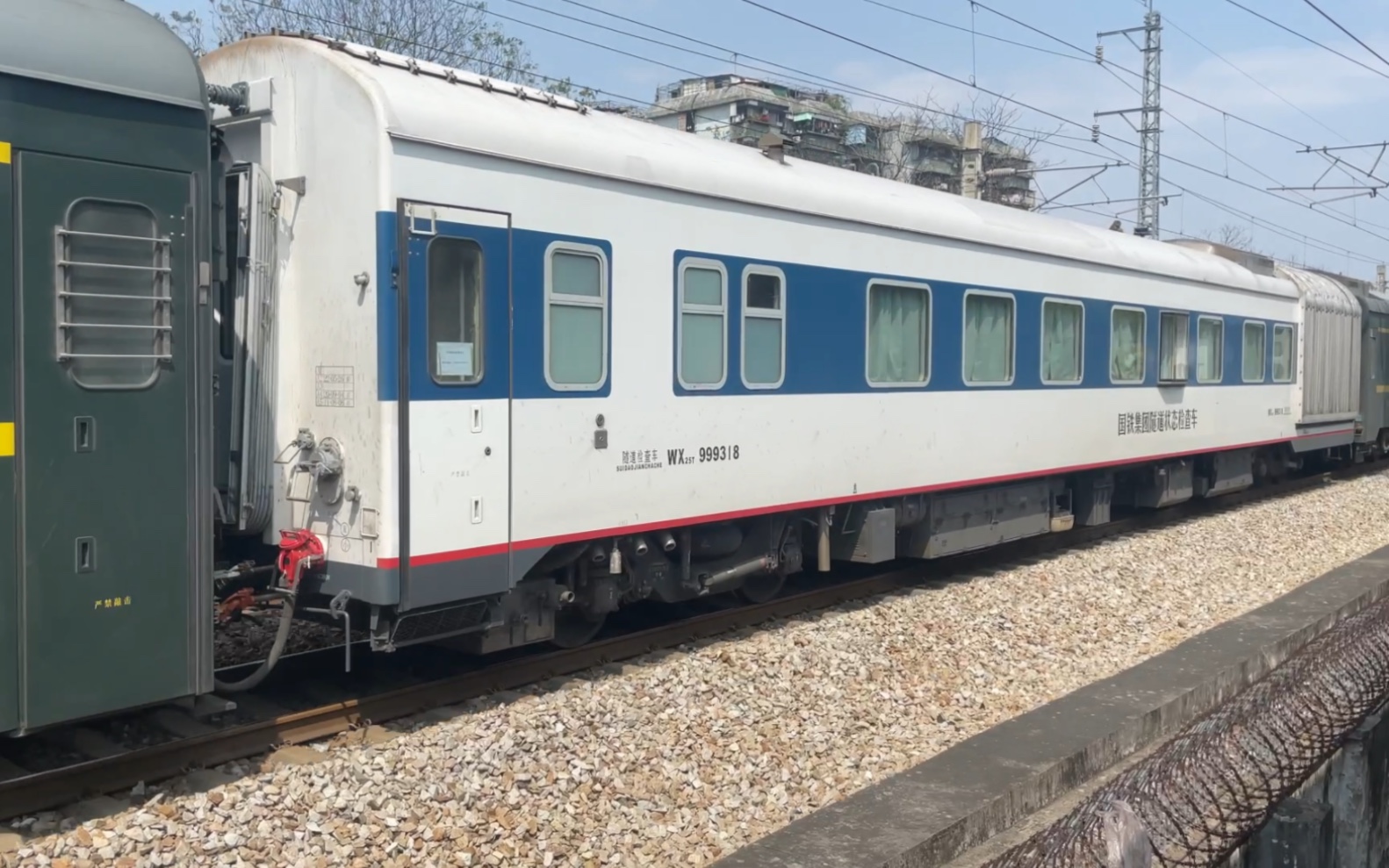 国铁隧检25t 双层检广茂线通过